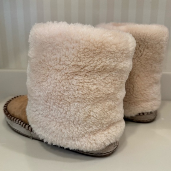 UGG Kestrel Shearling Cuff Boots - Picture 7 of 16